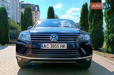 Внедорожник / Кроссовер Volkswagen Touareg 2014 в Луцке