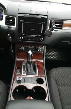 Внедорожник / Кроссовер Volkswagen Touareg 2013 в 