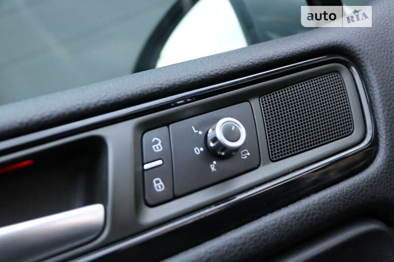 Позашляховик / Кросовер Volkswagen Touareg 2012 в Трускавці