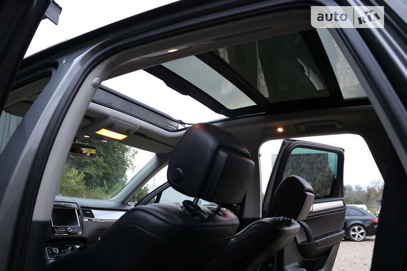 Позашляховик / Кросовер Volkswagen Touareg 2012 в Трускавці