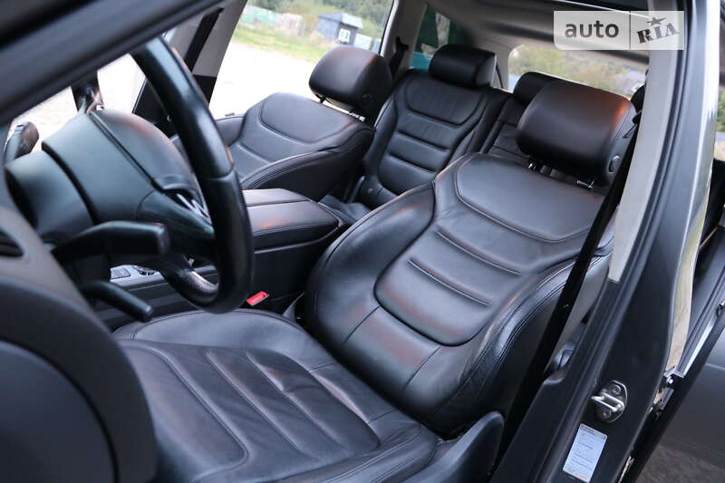 Позашляховик / Кросовер Volkswagen Touareg 2012 в Трускавці