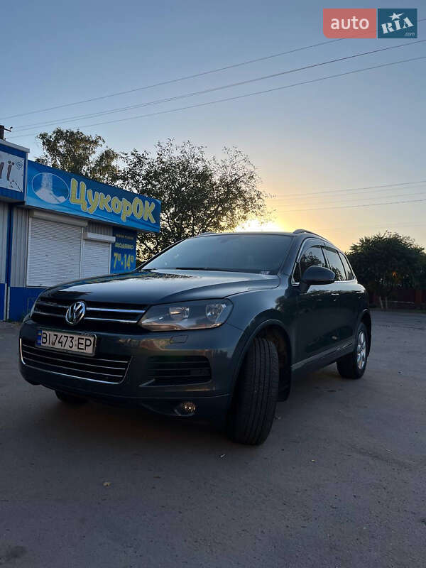 Внедорожник / Кроссовер Volkswagen Touareg 2012 в Полтаве