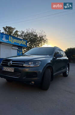 Внедорожник / Кроссовер Volkswagen Touareg 2012 в Полтаве