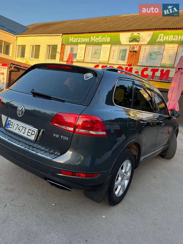 Внедорожник / Кроссовер Volkswagen Touareg 2012 в Полтаве