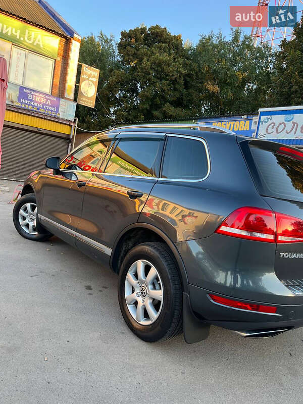 Внедорожник / Кроссовер Volkswagen Touareg 2012 в Полтаве