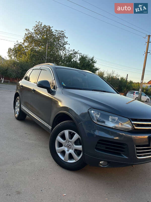 Внедорожник / Кроссовер Volkswagen Touareg 2012 в Полтаве