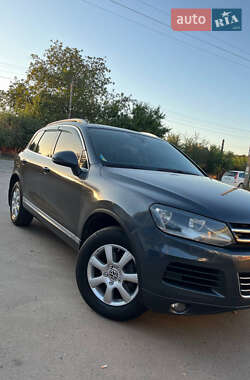 Внедорожник / Кроссовер Volkswagen Touareg 2012 в Полтаве