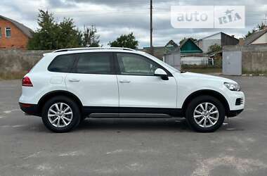 Внедорожник / Кроссовер Volkswagen Touareg 2011 в Березному