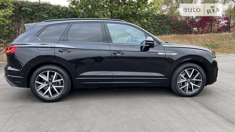 Позашляховик / Кросовер Volkswagen Touareg 2020 в Києві