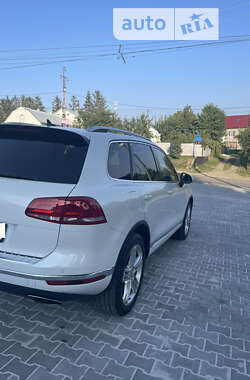 Позашляховик / Кросовер Volkswagen Touareg 2016 в Чернівцях