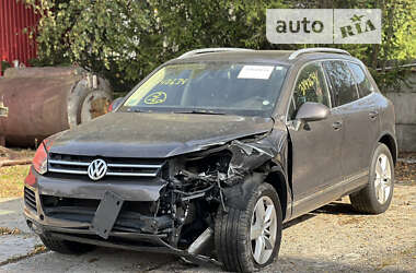 Позашляховик / Кросовер Volkswagen Touareg 2011 в 