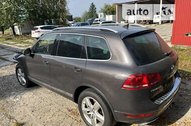 Позашляховик / Кросовер Volkswagen Touareg 2011 в 