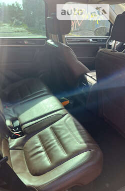 Позашляховик / Кросовер Volkswagen Touareg 2011 в 