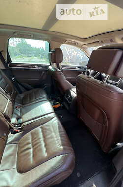 Позашляховик / Кросовер Volkswagen Touareg 2011 в 