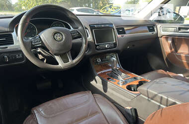 Позашляховик / Кросовер Volkswagen Touareg 2011 в 
