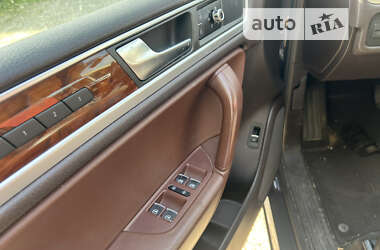 Позашляховик / Кросовер Volkswagen Touareg 2011 в 