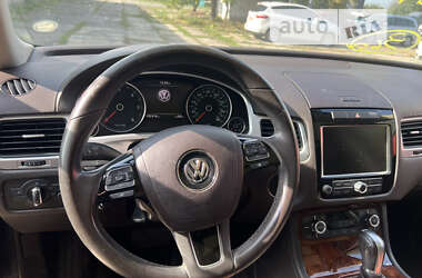 Позашляховик / Кросовер Volkswagen Touareg 2011 в 