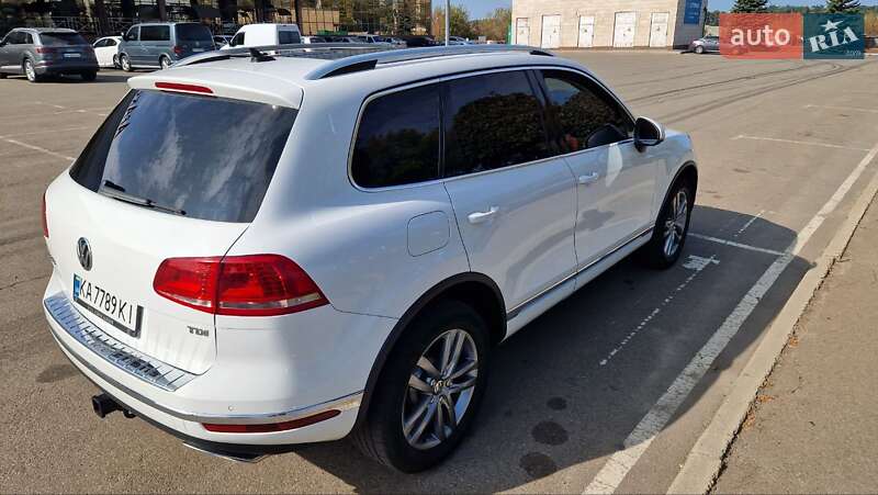 Внедорожник / Кроссовер Volkswagen Touareg 2014 в Киеве