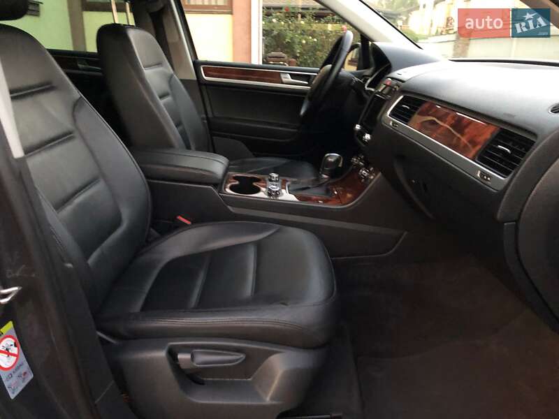 Внедорожник / Кроссовер Volkswagen Touareg 2012 в Броварах