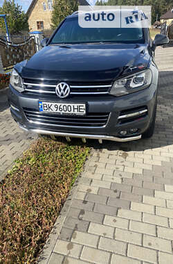Внедорожник / Кроссовер Volkswagen Touareg 2012 в Костополе