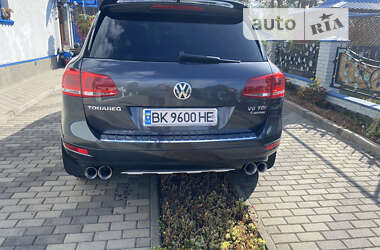 Позашляховик / Кросовер Volkswagen Touareg 2012 в Костопілі