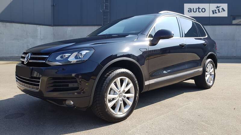 Позашляховик / Кросовер Volkswagen Touareg 2013 в Києві