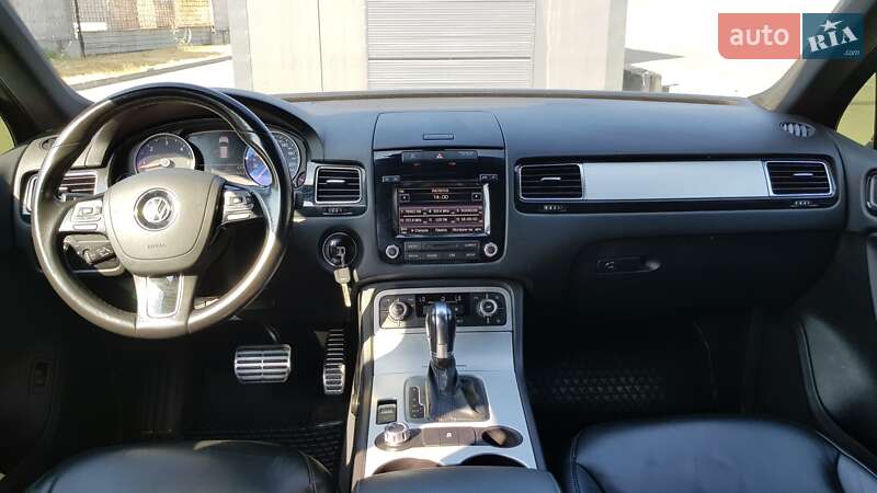 Позашляховик / Кросовер Volkswagen Touareg 2013 в Києві