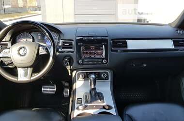 Внедорожник / Кроссовер Volkswagen Touareg 2013 в Киеве