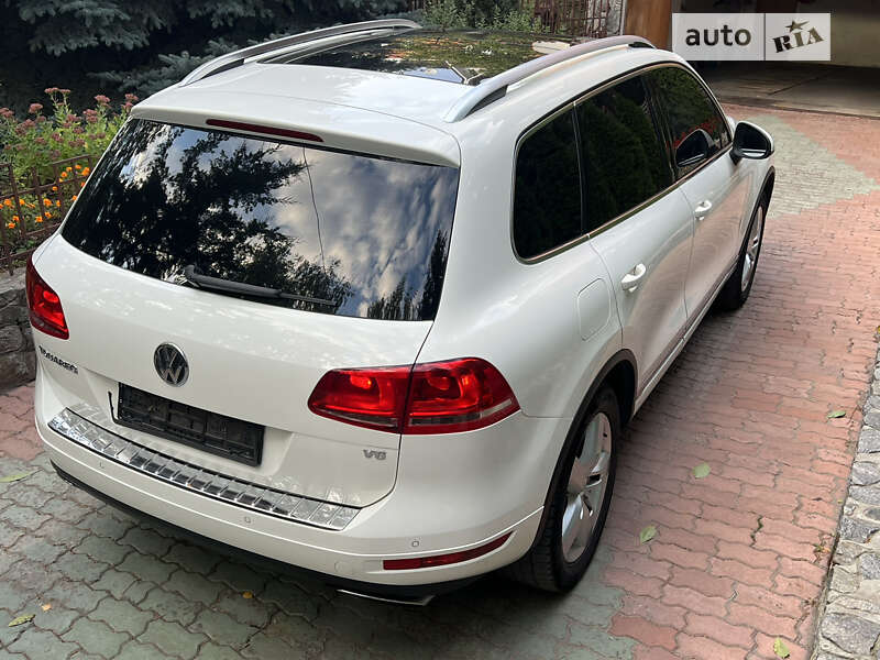 Позашляховик / Кросовер Volkswagen Touareg 2011 в Дніпрі