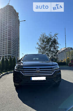 Позашляховик / Кросовер Volkswagen Touareg 2021 в Києві