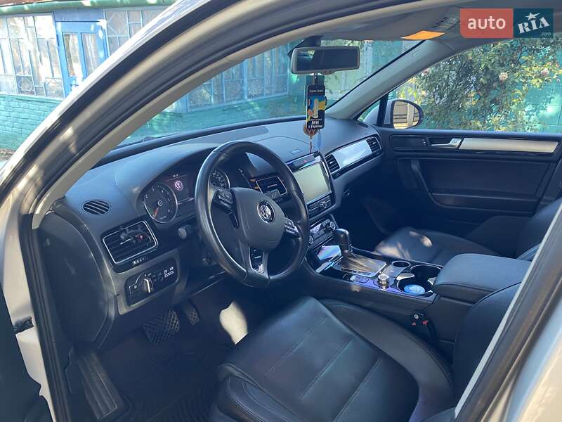 Внедорожник / Кроссовер Volkswagen Touareg 2010 в Ладыжине