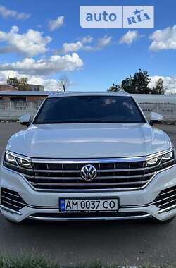 Внедорожник / Кроссовер Volkswagen Touareg 2018 в Коростене