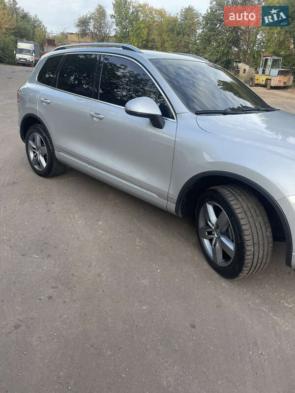 Внедорожник / Кроссовер Volkswagen Touareg 2011 в Кривом Роге