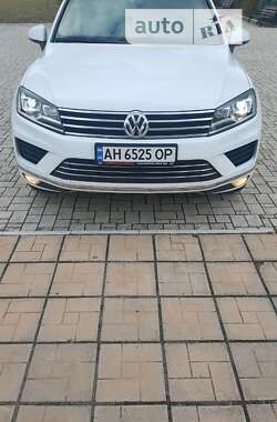 Внедорожник / Кроссовер Volkswagen Touareg 2016 в Краматорске