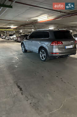 Внедорожник / Кроссовер Volkswagen Touareg 2013 в 