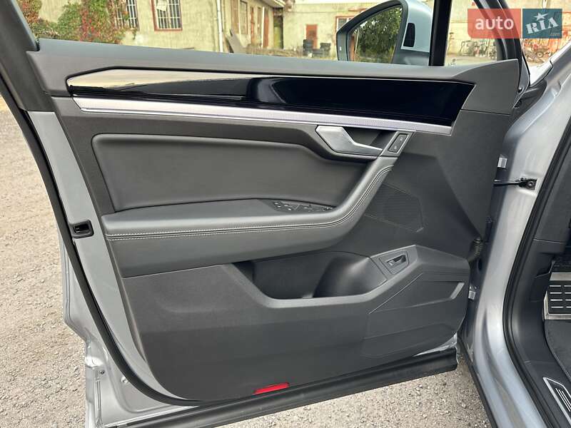 Внедорожник / Кроссовер Volkswagen Touareg 2018 в Полтаве