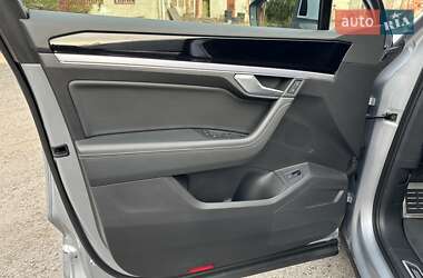 Внедорожник / Кроссовер Volkswagen Touareg 2018 в 
