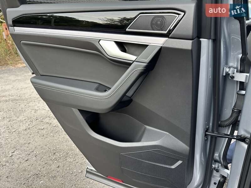 Внедорожник / Кроссовер Volkswagen Touareg 2018 в Полтаве