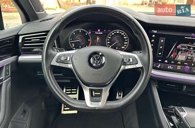 Внедорожник / Кроссовер Volkswagen Touareg 2018 в 