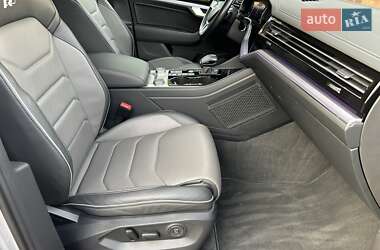 Внедорожник / Кроссовер Volkswagen Touareg 2018 в 