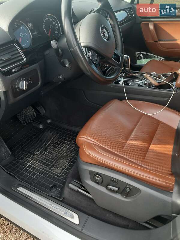 Позашляховик / Кросовер Volkswagen Touareg 2014 в Тернополі