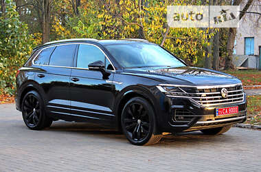 Позашляховик / Кросовер Volkswagen Touareg 2018 в 