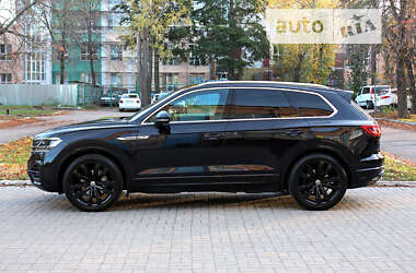 Позашляховик / Кросовер Volkswagen Touareg 2018 в 