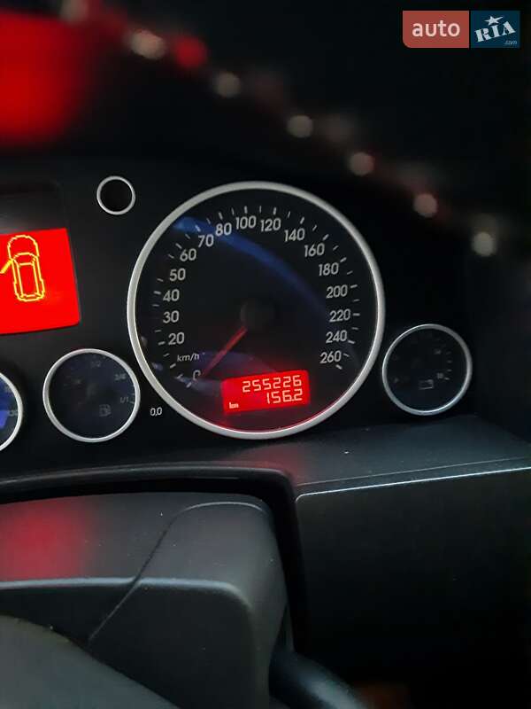 Внедорожник / Кроссовер Volkswagen Touareg 2004 в Ровно