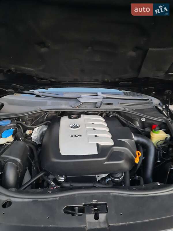 Внедорожник / Кроссовер Volkswagen Touareg 2004 в Ровно