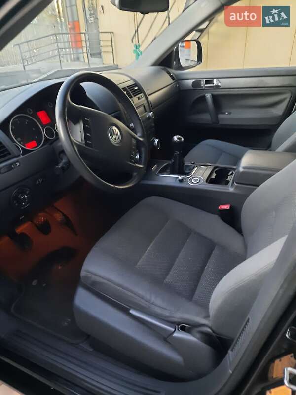 Внедорожник / Кроссовер Volkswagen Touareg 2004 в Ровно