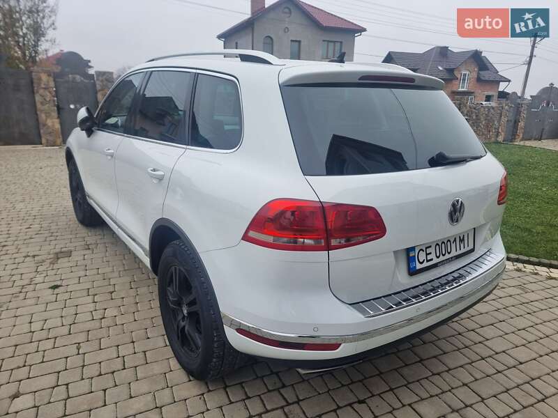 Внедорожник / Кроссовер Volkswagen Touareg 2016 в Черновцах