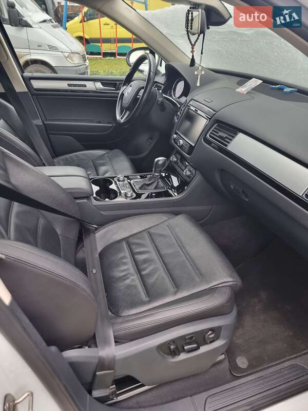 Внедорожник / Кроссовер Volkswagen Touareg 2016 в Черновцах