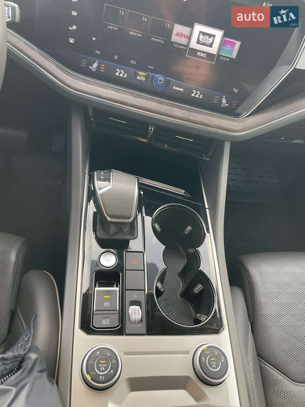 Позашляховик / Кросовер Volkswagen Touareg 2019 в Києві