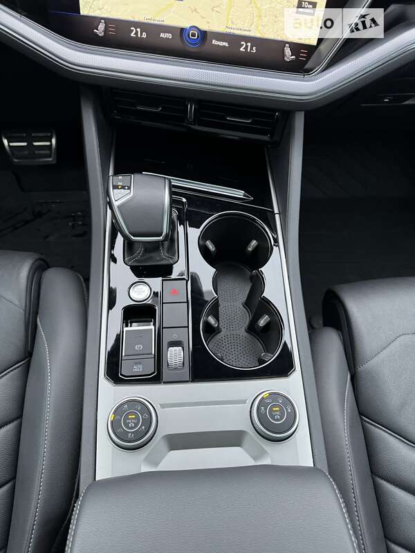 Позашляховик / Кросовер Volkswagen Touareg 2019 в Львові